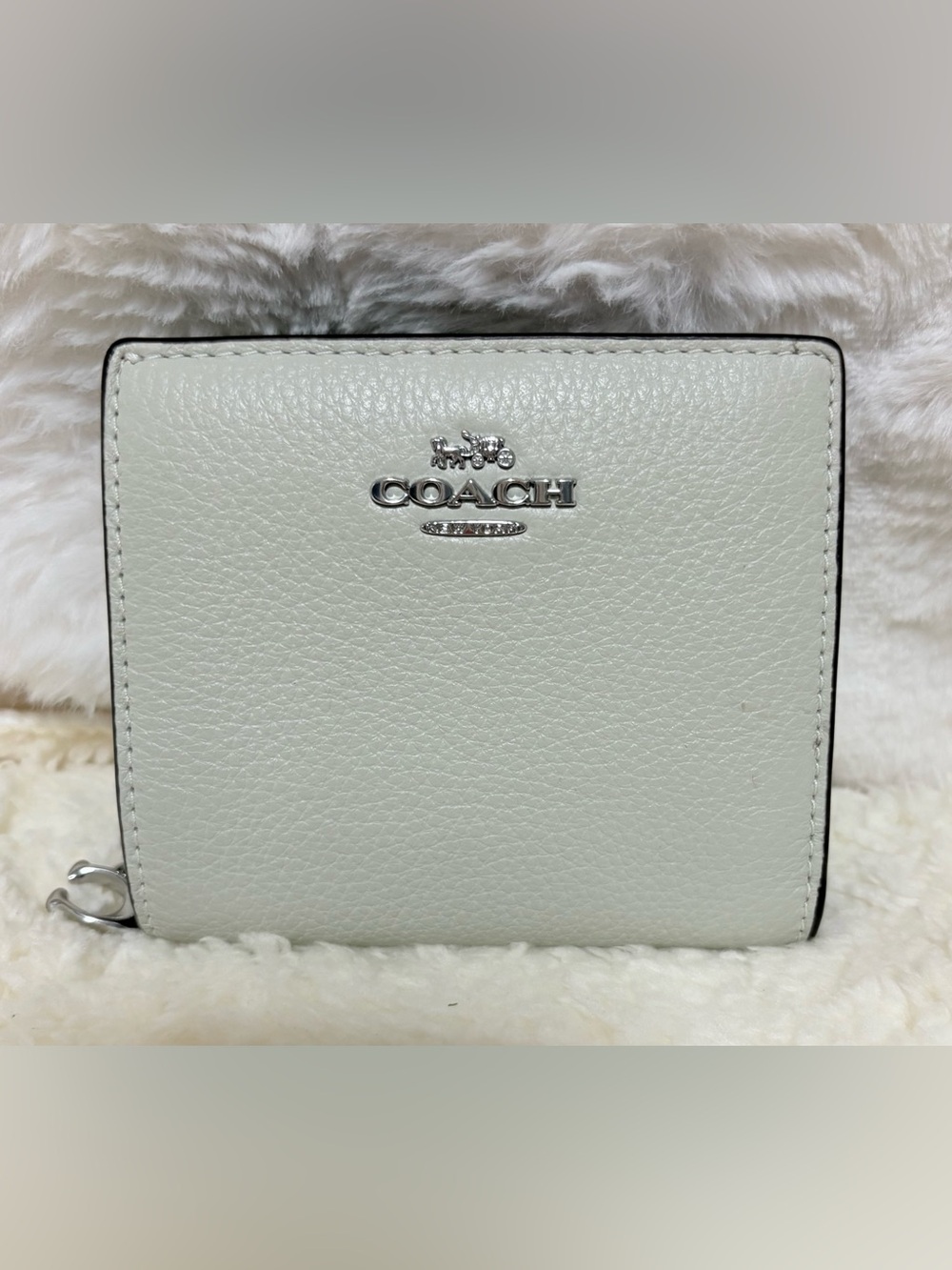 EUC Sage green refined pebble leather Coach Snap Wallet features a silver-tone